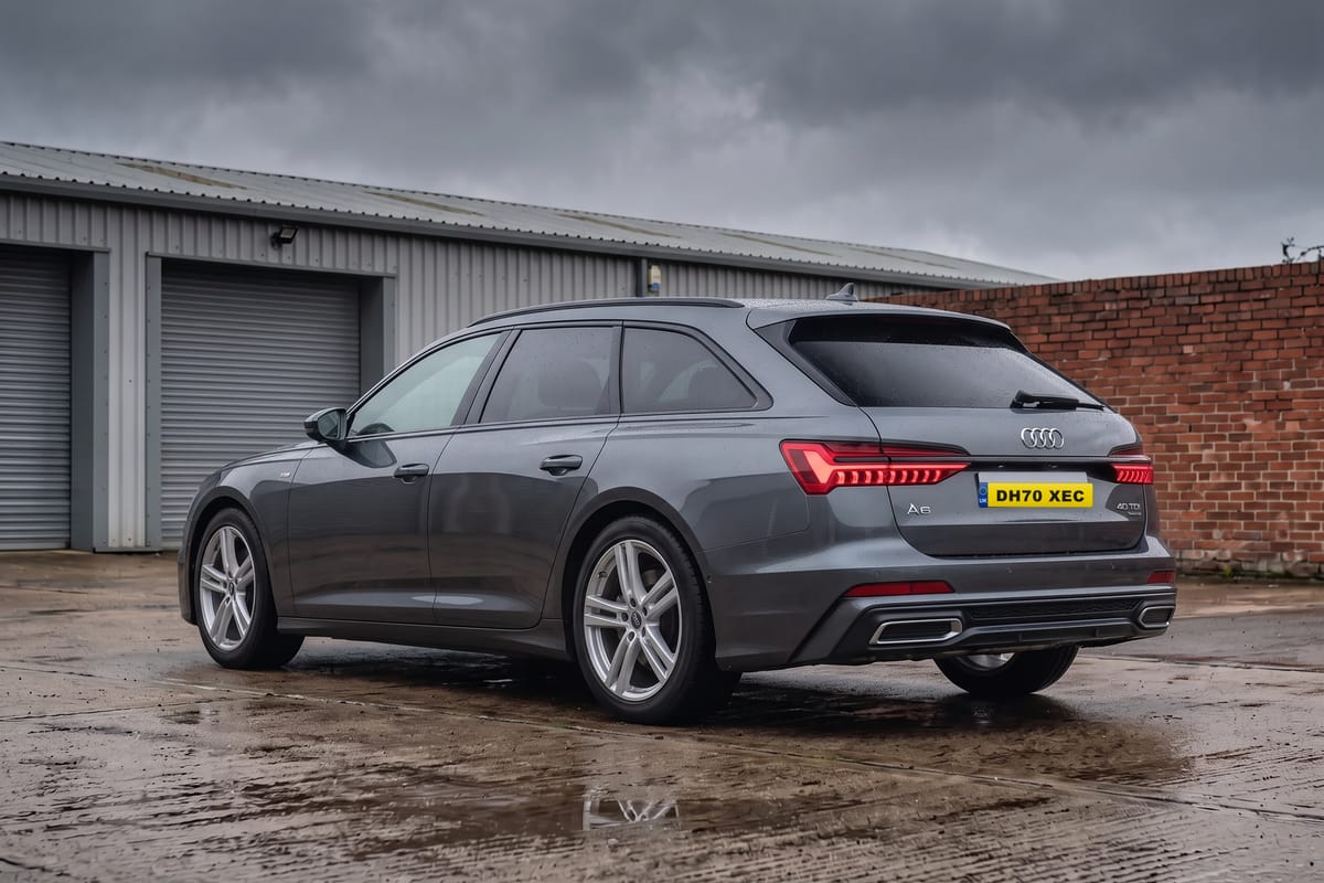 Audi A6 Avant 40 TDI S line S tronic, rear three-quarter view
