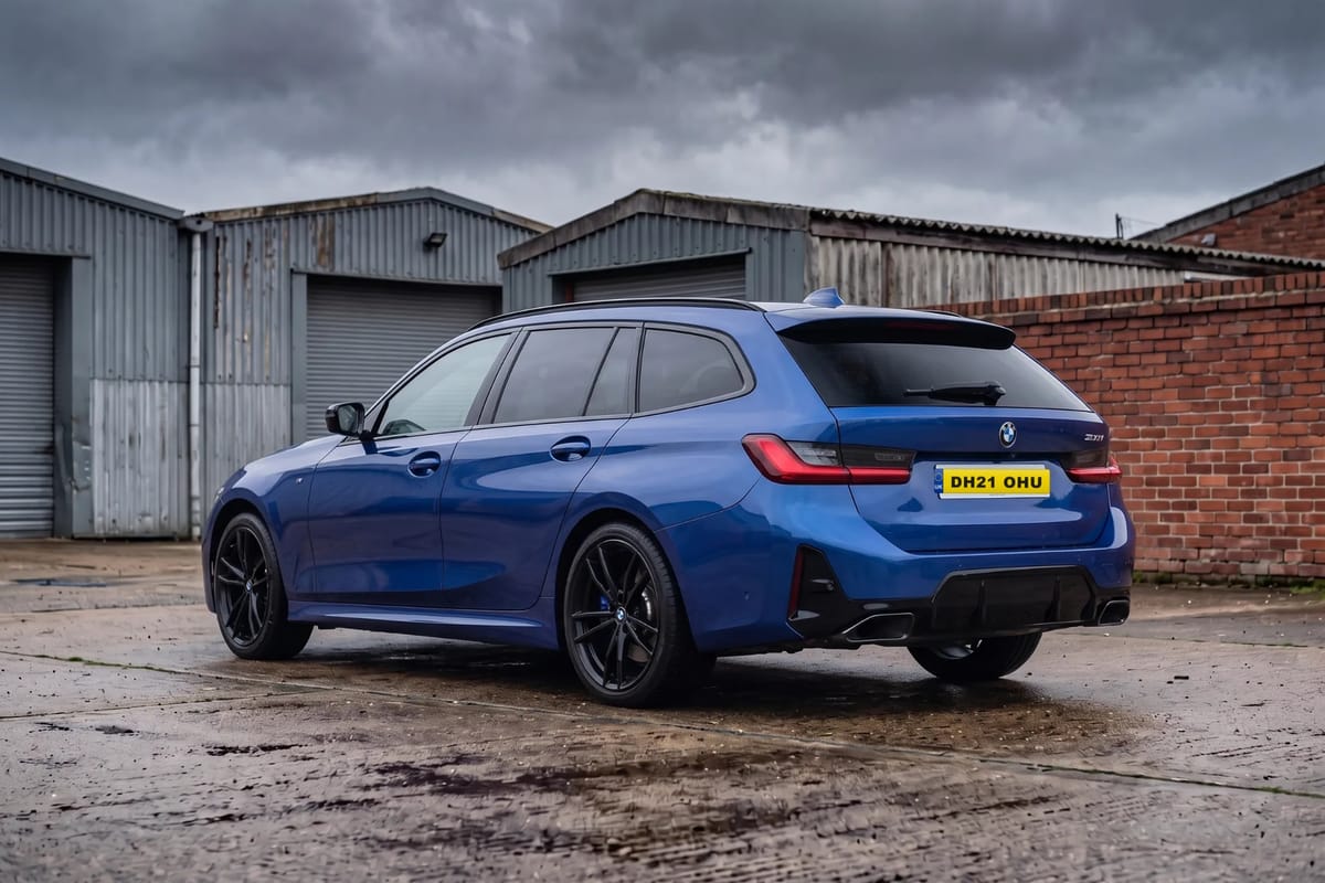 BMW M340i xDrive Touring, rear three-quarter view