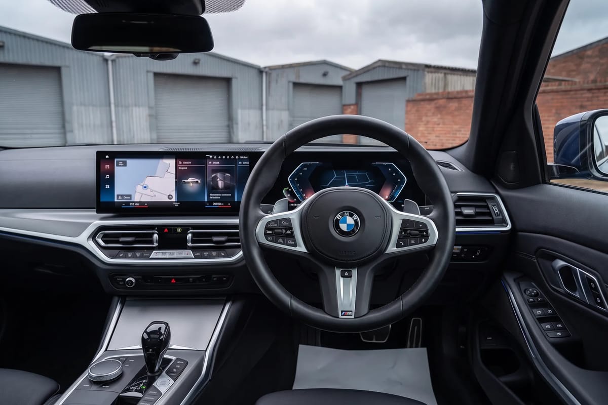 BMW M340i xDrive Touring dashboard, instruments and centre console