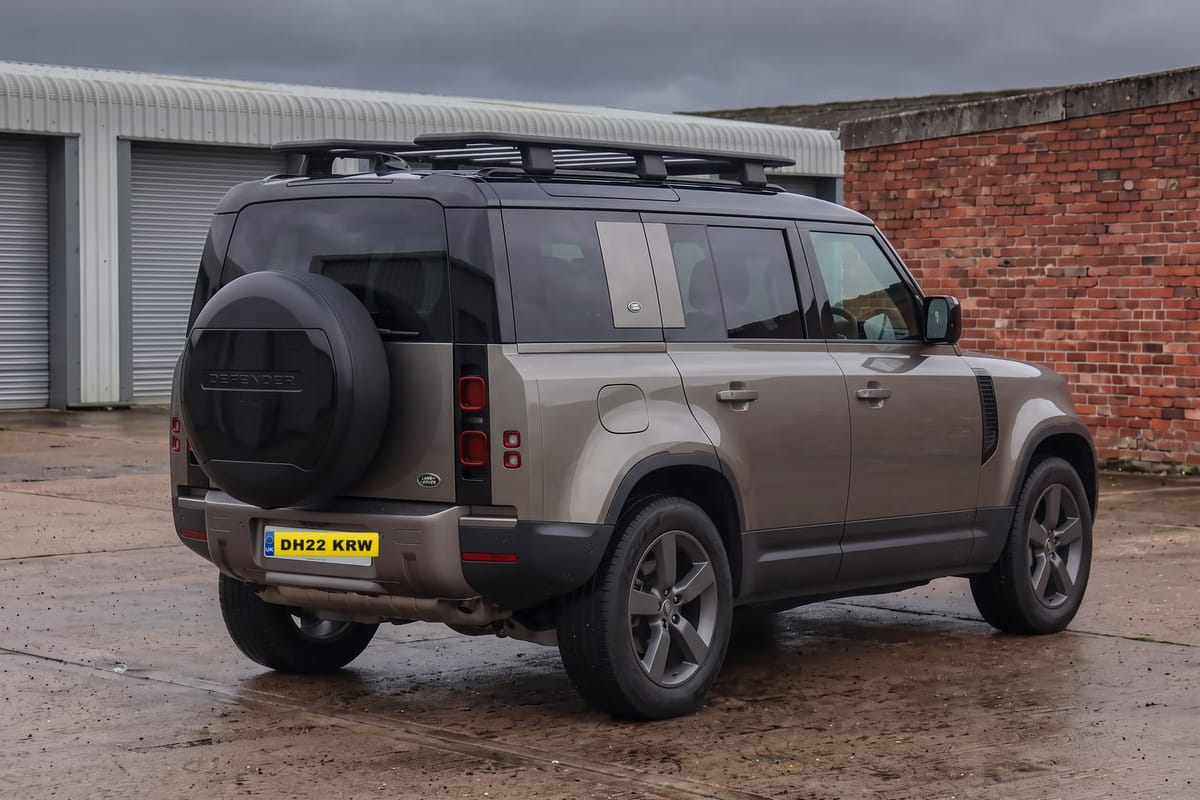 Land Rover Defender 110 D300 X-Dynamic HSE, rear three-quarter view