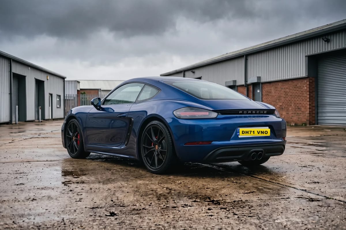 Porsche 718 Cayman 2.0 Manual, rear three-quarter view