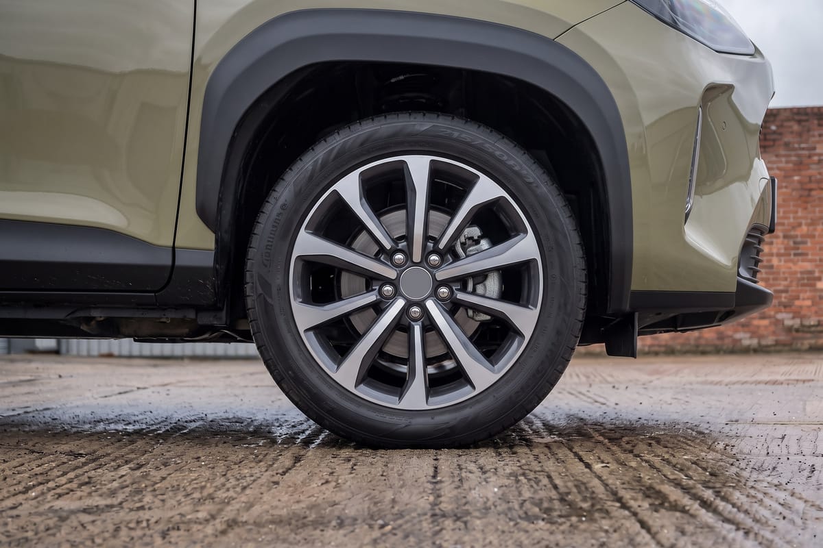 Toyota Yaris Cross 1.5 Hybrid Design alloy wheel and brake detail