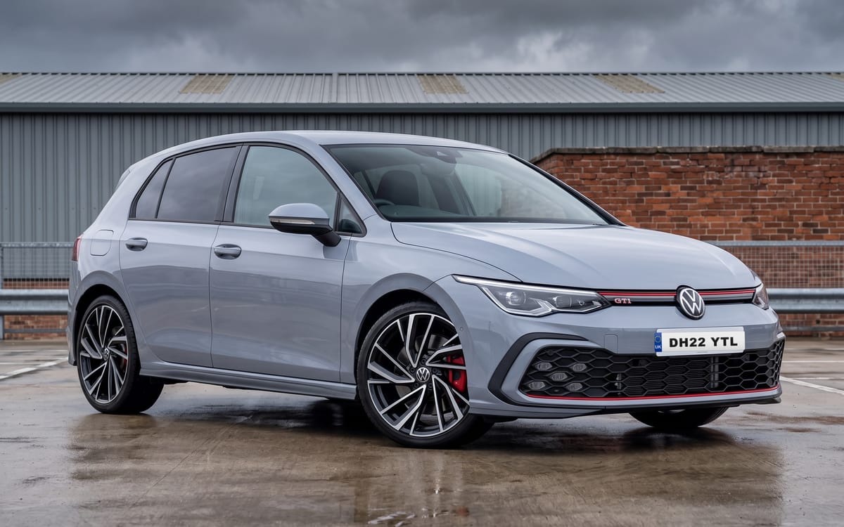Volkswagen Golf GTI Clubsport DSG in Moonstone Grey, front three-quarter view